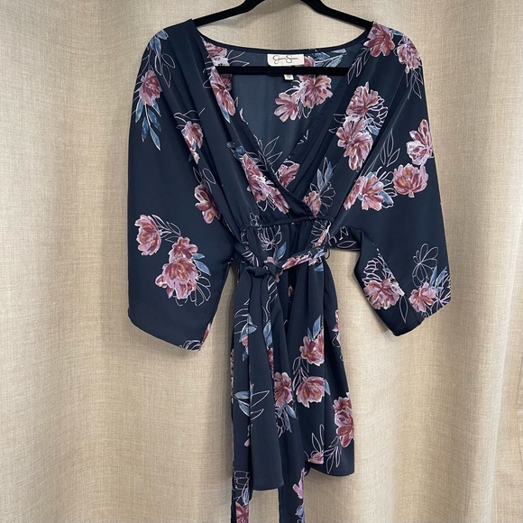Maternity floral kimono top by Jessica Simpson. Spring and summer maternity top. - Picture 2 of 7